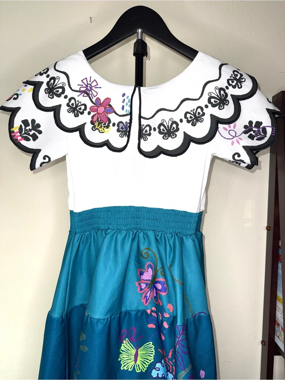 Disney Parks Encanto Deluxe Mirabel Dress Encanto Movie, girls size 7/8, EUC